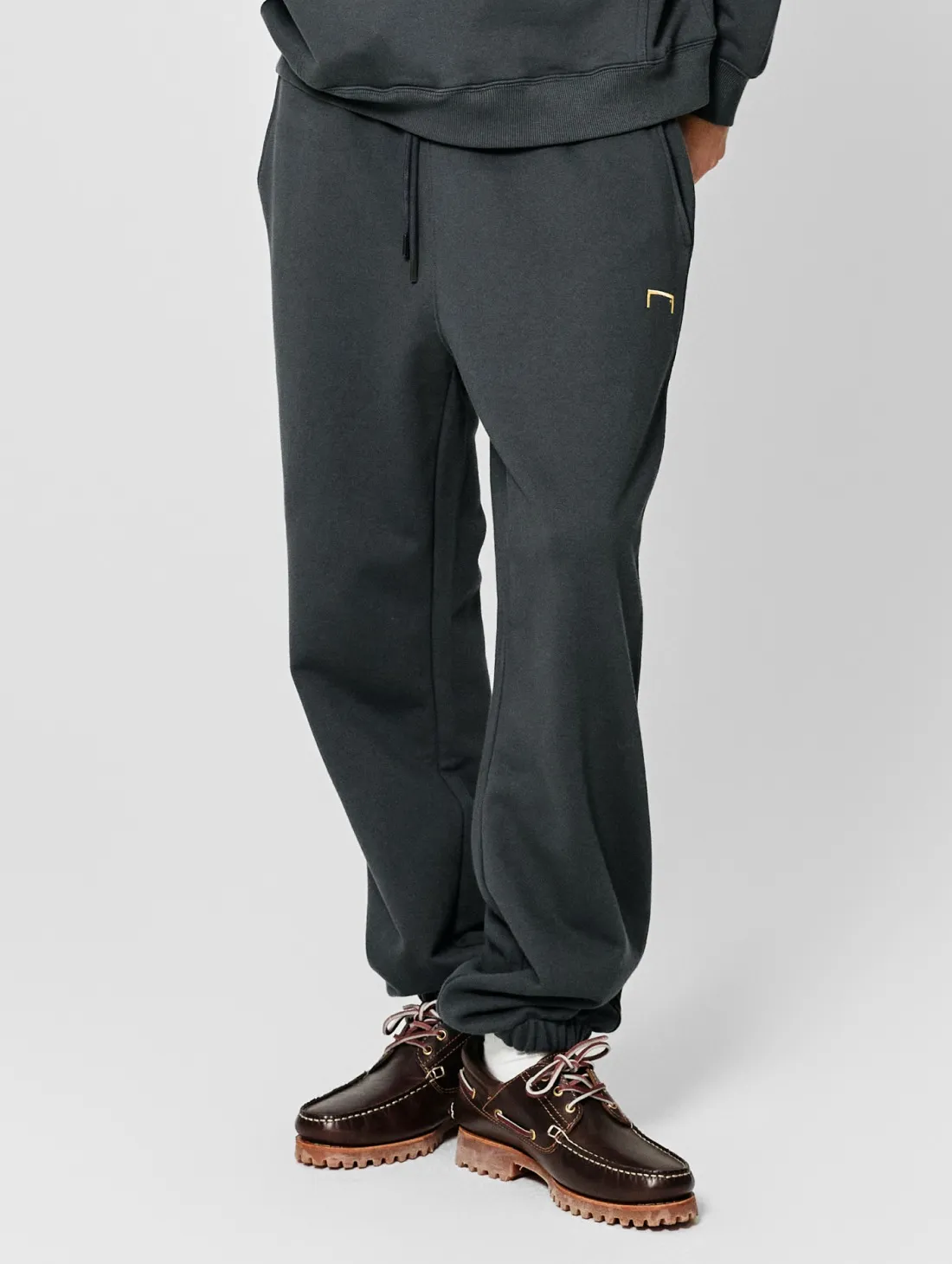 ESSENTIAL JOGGER PANTS-CHARCOAL