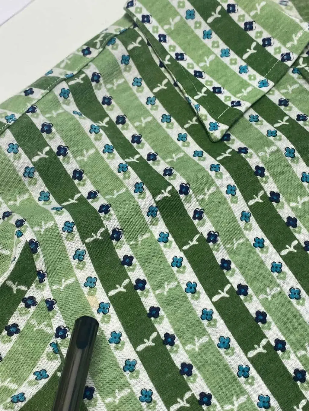 Vintage floral blouse in garden green and blue – Medium